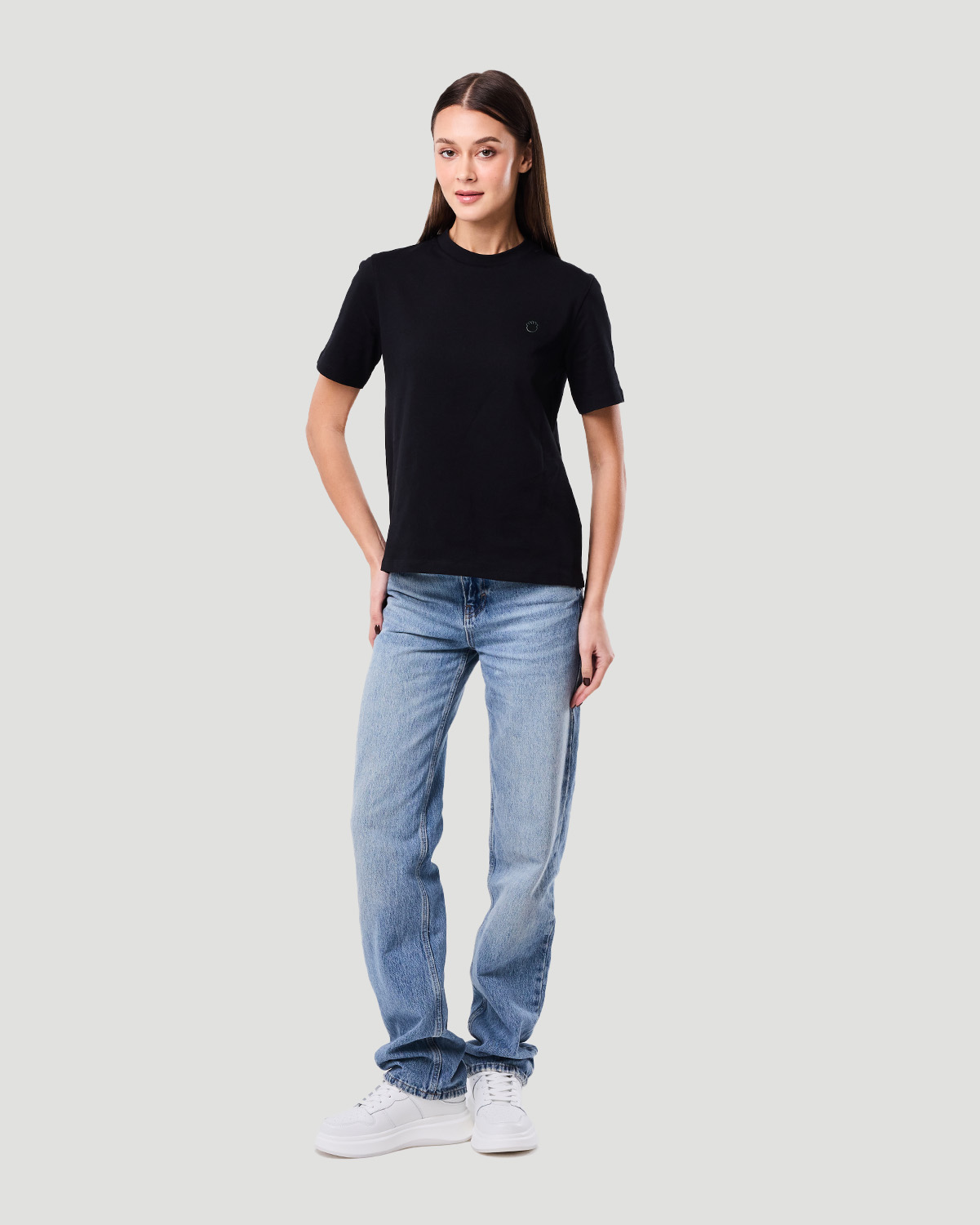 Women's Essential T-shirt - Jet Black image number 1