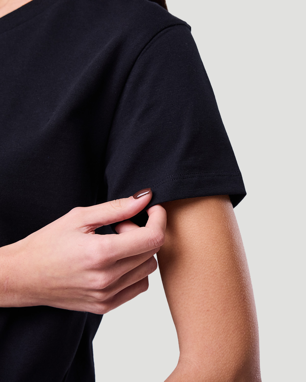 Women's Core V-neck T-shirt - Jet Black image number 5